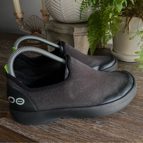 OOFOS OOmg eeZee Low Mesh Canvas Slip On Recovery Shoes Women’s 8.5 Black - Picture 5 of 9